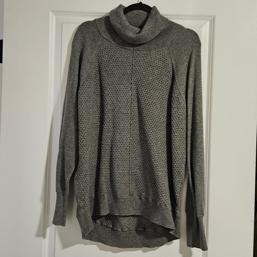 GAP Heather Gray Turtleneck Sweater